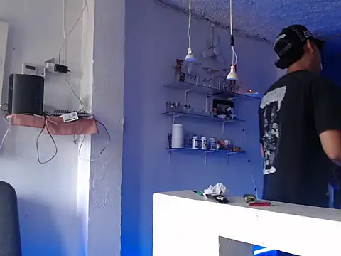 Snapshot of dani_titan320 chatting on November 2025 06:18:02 PM dani titan320 online show from November 2025 06:18:02 PM