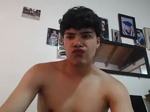 Snapshot of dani_titan320 chatting on November 2025 06:37:02 PM dani titan320 online show from November 2025 06:37:02 PM