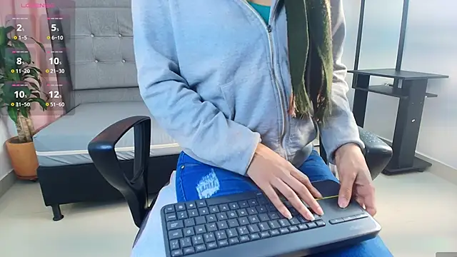 saray reese online show from October 2025 12:38:02 PM