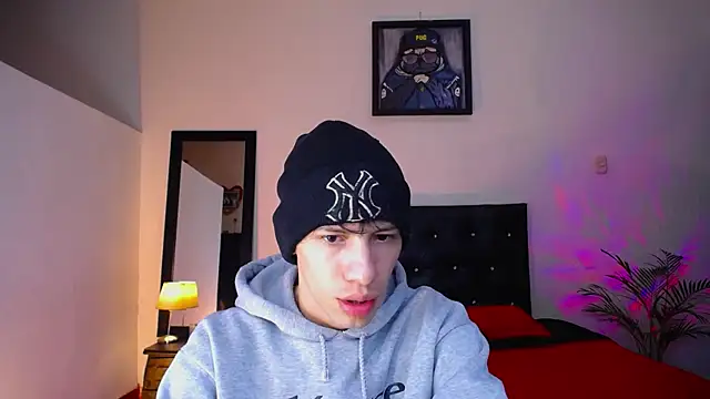 Snapshot of santiago_cutex chatting on November 2025 10:04:02 AM santiago cutex online show from November 2025 10:04:02 AM