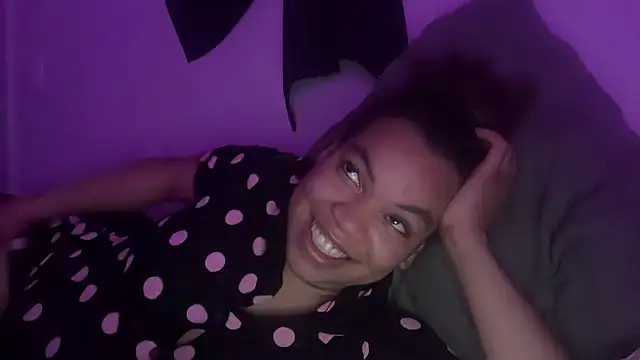 Snapshot of zahrabliss chatting on October 2025 01:44:02 AM zahrabliss online show from October 2025 01:44:02 AM