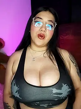 Snapshot of kittenFreyja_ chatting on October 2025 01:35:01 AM kittenFreyja online show from October 2025 01:35:01 AM