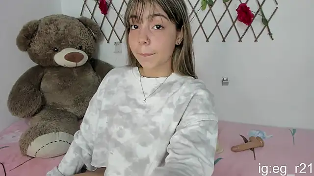 Snapshot of emma_grays2 chatting on October 2025 04:00:02 AM emma grays2 online show from October 2025 04:00:02 AM