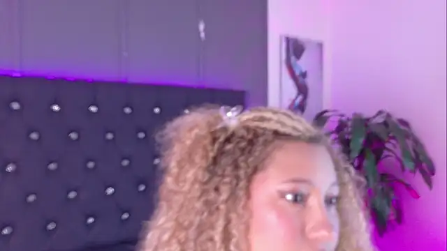 Eve  Queen online show from October 2025 06:07:01 PM