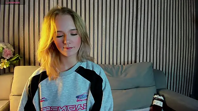 Snapshot of Casey_Sweeet chatting on September 2025 08:08:01 AM Casey Sweeet online show from September 2025 08:08:01 AM