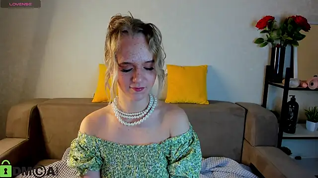 Snapshot of Casey_Sweeet chatting on October 2025 01:14:02 AM Casey Sweeet online show from October 2025 01:14:02 AM