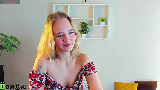 Snapshot of Casey_Sweeet chatting on October 2025 04:32:02 AM Casey Sweeet online show from October 2025 04:32:02 AM