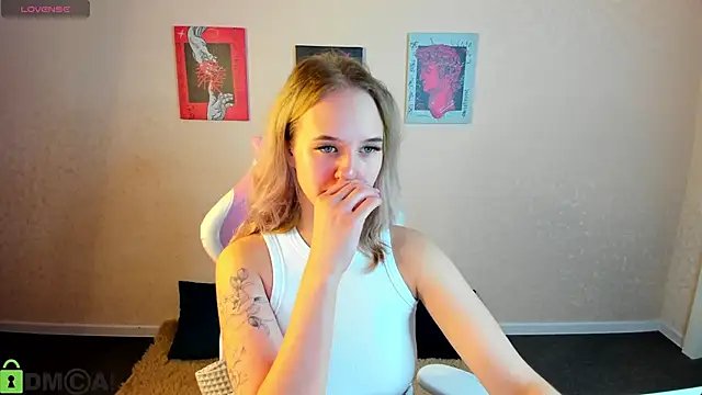 Snapshot of Casey_Sweeet chatting on October 2025 01:04:02 AM Casey Sweeet online show from October 2025 01:04:02 AM