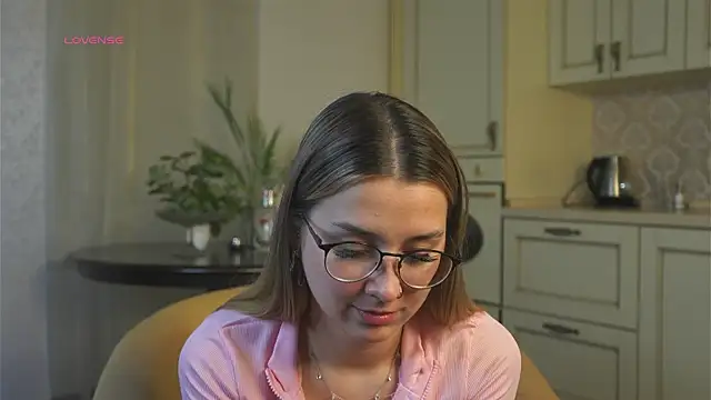 Snapshot of DarelleFaux chatting on October 2025 03:15:01 AM DarelleFaux online show from October 2025 03:15:01 AM