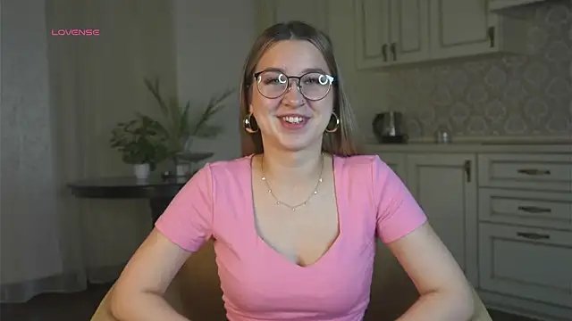 Snapshot of DarelleFaux chatting on October 2025 03:18:01 AM DarelleFaux online show from October 2025 03:18:01 AM