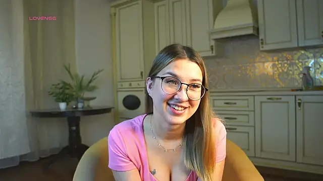 Snapshot of DarelleFaux chatting on October 2025 03:07:02 AM DarelleFaux online show from October 2025 03:07:02 AM