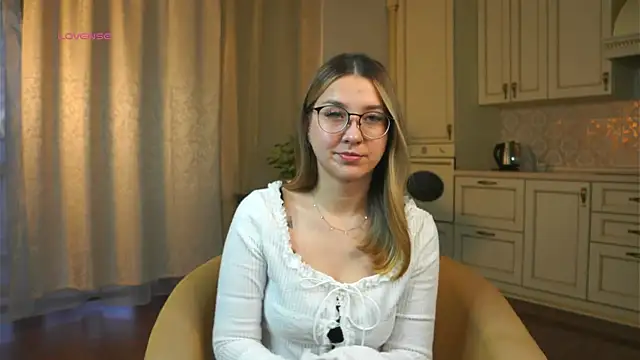 Snapshot of DarelleFaux chatting on October 2025 03:14:01 AM DarelleFaux online show from October 2025 03:14:01 AM