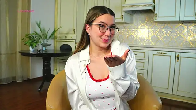 Snapshot of DarelleFaux chatting on November 2025 03:18:02 AM DarelleFaux online show from November 2025 03:18:02 AM