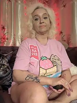 Snapshot of SquirtMilf00 chatting on January 2025 01:16:01 AM SquirtMilf00 online show from January 2025 01:16:01 AM