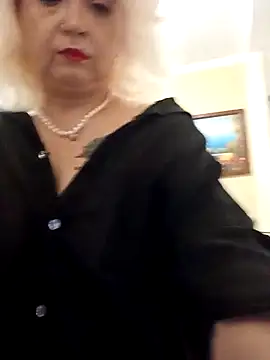 Snapshot of SquirtMilf00 chatting on March 2025 01:31:02 AM SquirtMilf00 online show from March 2025 01:31:02 AM