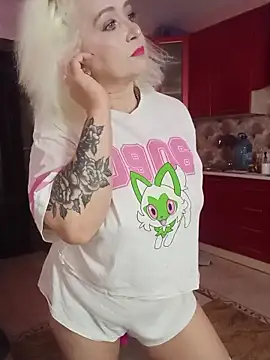 Snapshot of SquirtMilf00 chatting on October 2025 01:58:02 AM SquirtMilf00 online show from October 2025 01:58:02 AM