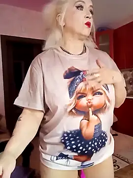 Snapshot of SquirtMilf00 chatting on October 2025 01:50:02 AM SquirtMilf00 online show from October 2025 01:50:02 AM