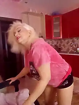 Snapshot of SquirtMilf00 chatting on October 2025 01:41:02 AM SquirtMilf00 online show from October 2025 01:41:02 AM