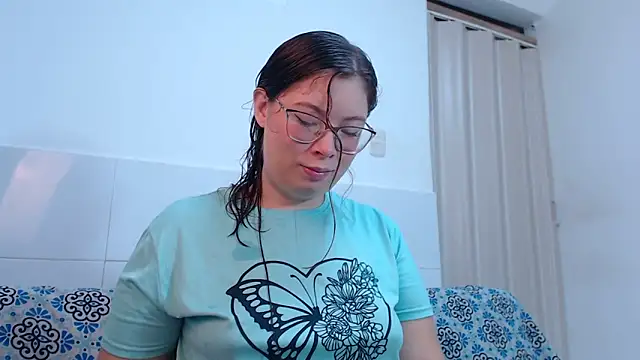 zoewhite2 online show from October 2025 02:25:02 PM