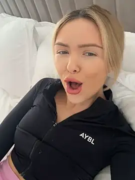 Snapshot of lolableux chatting on November 2025 01:35:02 PM lolableux online show from November 2025 01:35:02 PM