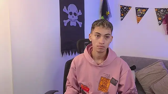 yulian vasquez online show from October 2025 12:17:01 PM