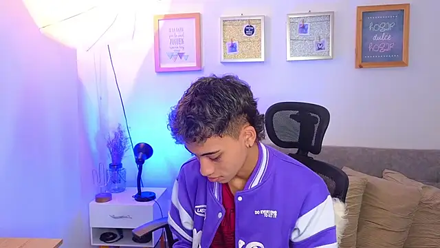 yulian vasquez online show from November 2025 12:27:02 PM