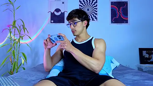 Snapshot of LatinReall chatting on October 2025 12:22:02 AM LatinReall online show from October 2025 12:22:02 AM