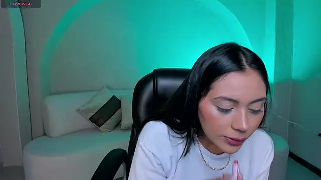 AmbarJames  online show from October 2025 12:11:01 PM