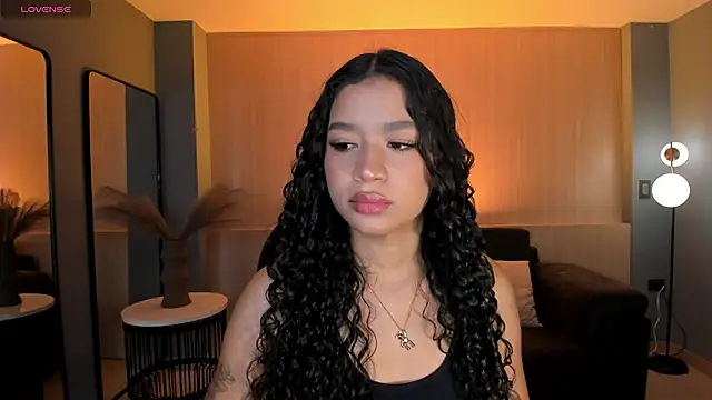 Snapshot of SophieHouston_ chatting on October 2025 04:10:01 AM SophieHouston online show from October 2025 04:10:01 AM