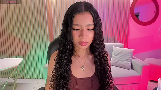 Snapshot of SophieHouston_ chatting on October 2025 03:37:02 AM SophieHouston online show from October 2025 03:37:02 AM