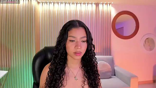 Snapshot of SophieHouston_ chatting on October 2025 05:39:02 AM SophieHouston online show from October 2025 05:39:02 AM