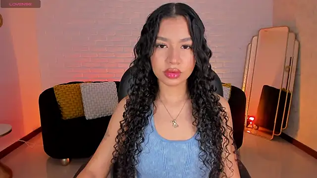 Snapshot of SophieHouston_ chatting on October 2025 06:03:02 AM SophieHouston online show from October 2025 06:03:02 AM