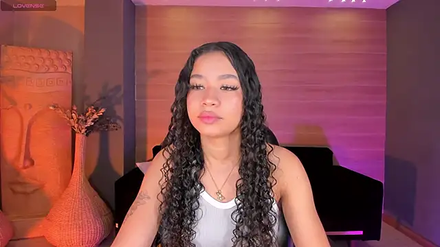 Snapshot of SophieHouston_ chatting on October 2025 04:35:02 AM SophieHouston online show from October 2025 04:35:02 AM