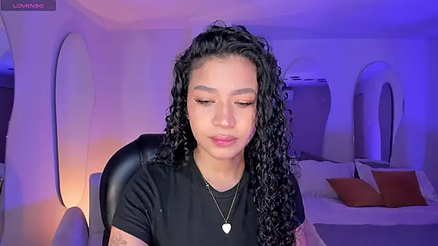 Snapshot of SophieHouston_ chatting on October 2025 04:07:02 AM SophieHouston online show from October 2025 04:07:02 AM