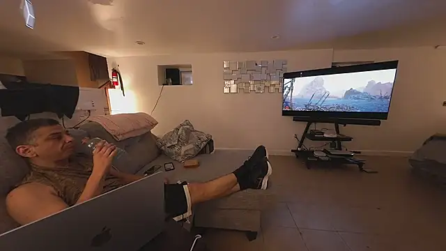 FLgUy40 online show from November 2025 02:33:02 AM