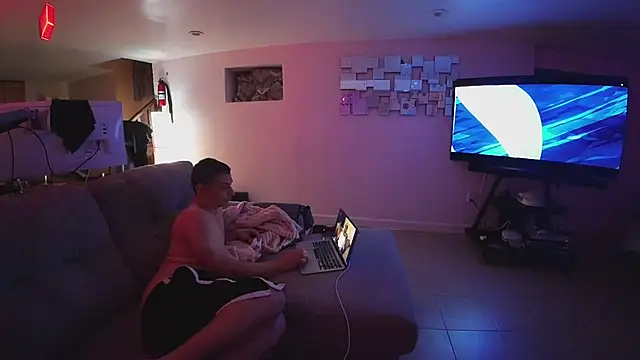 FLgUy40 online show from November 2025 04:45:02 AM