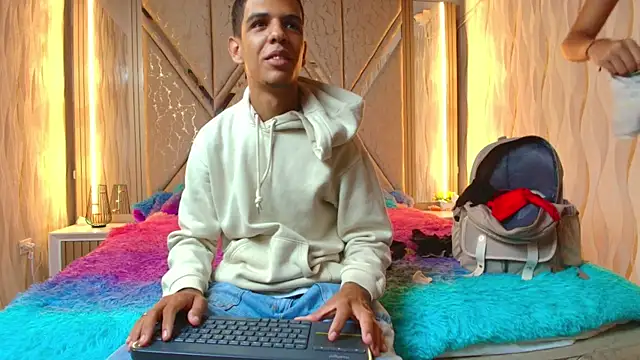 Snapshot of Hotcouple_222 chatting on October 2025 07:20:02 AM Hotcouple 222 online show from October 2025 07:20:02 AM