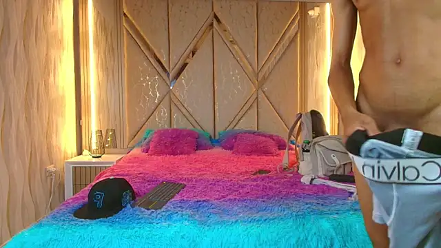 Snapshot of Hotcouple_222 chatting on October 2025 07:19:01 AM Hotcouple 222 online show from October 2025 07:19:01 AM