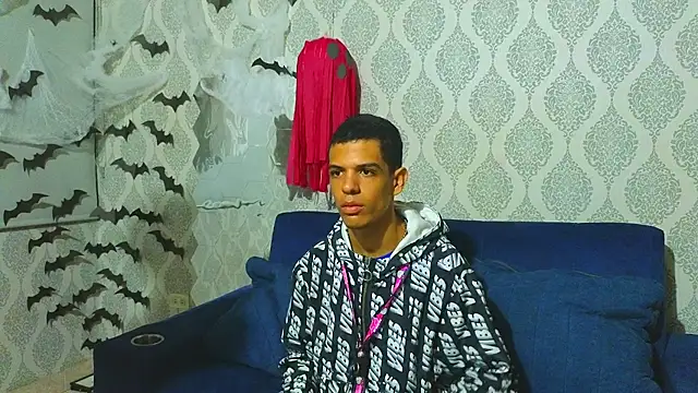 Snapshot of Hotcouple_222 chatting on October 2025 07:20:02 AM Hotcouple 222 online show from October 2025 07:20:02 AM