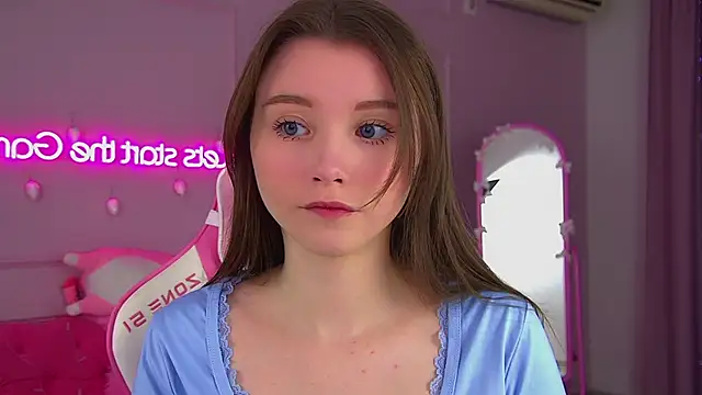 KeiraAsti online show from December 2025 06:14:03 PM