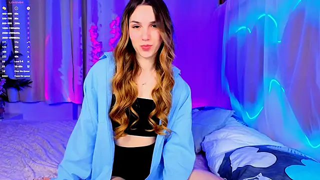 Snapshot of -CindyLou chatting on October 2025 08:39:02 PM -CindyLou online show from October 2025 08:39:02 PM