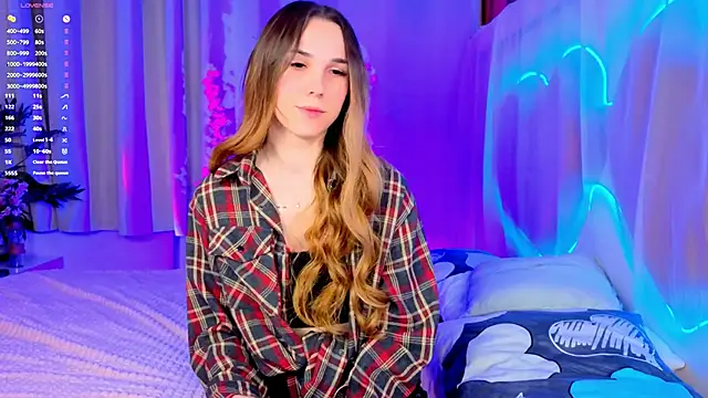 Snapshot of -CindyLou chatting on October 2025 08:29:01 PM -CindyLou online show from October 2025 08:29:01 PM