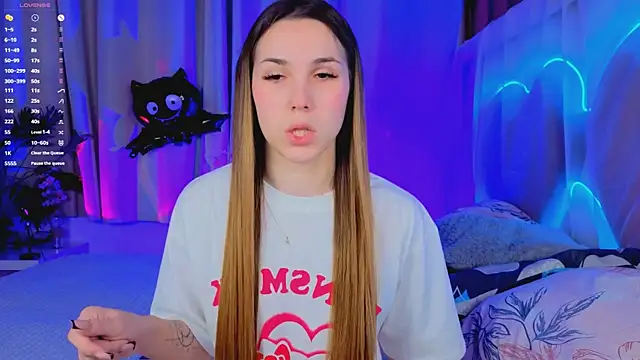 Snapshot of -CindyLou chatting on October 2025 08:18:01 PM -CindyLou online show from October 2025 08:18:01 PM