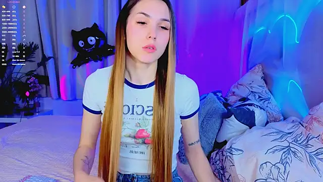 Snapshot of -CindyLou chatting on October 2025 08:15:02 PM -CindyLou online show from October 2025 08:15:02 PM