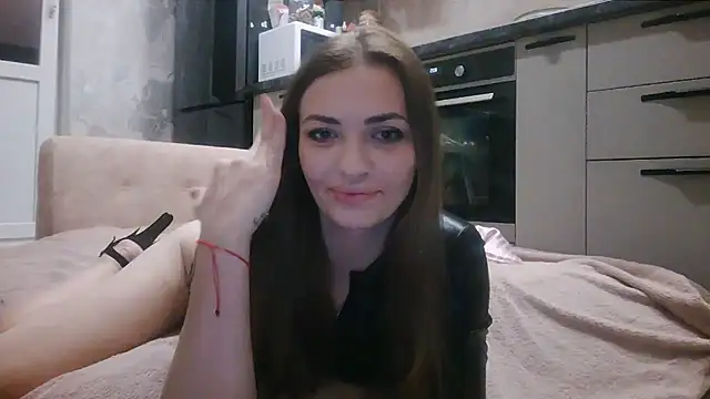 MoonChristie online show from November 2025 10:15:02 PM