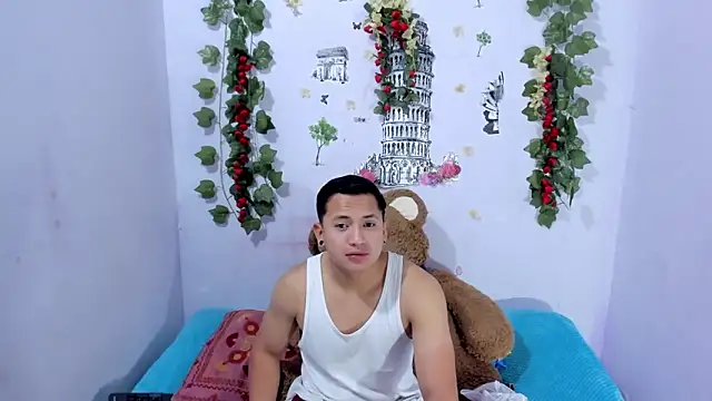 Snapshot of NataliaAndJulliam chatting on October 2025 06:31:01 AM NataliaAndJulliam online show from October 2025 06:31:01 AM