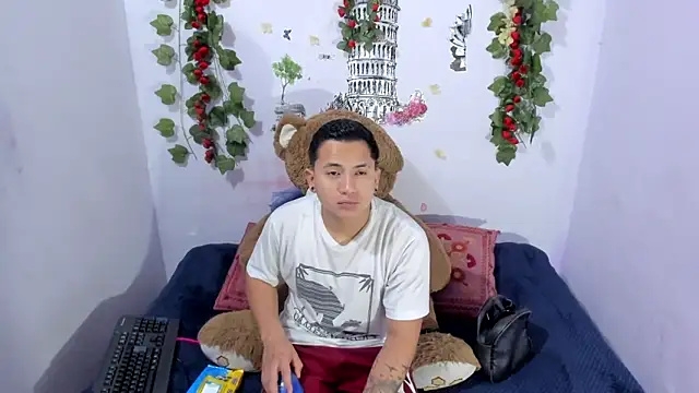 Snapshot of NataliaAndJulliam chatting on October 2025 07:11:01 AM NataliaAndJulliam online show from October 2025 07:11:01 AM