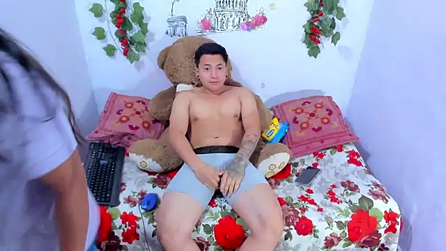 Snapshot of NataliaAndJulliam chatting on November 2025 04:45:02 AM NataliaAndJulliam online show from November 2025 04:45:02 AM