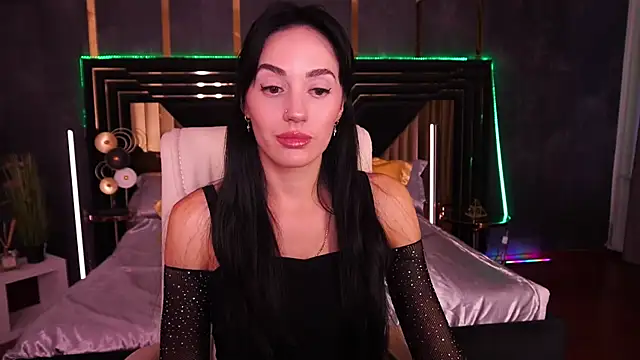 Snapshot of EviLune chatting on October 2025 06:33:01 AM EviLune online show from October 2025 06:33:01 AM