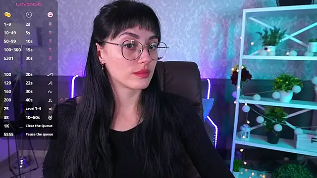 Snapshot of EviLune chatting on October 2025 06:02:02 AM EviLune online show from October 2025 06:02:02 AM